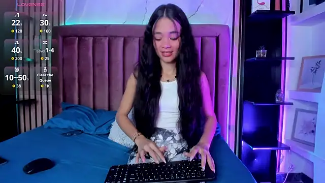 Isis Blaze online show from May 2, 3:34 am