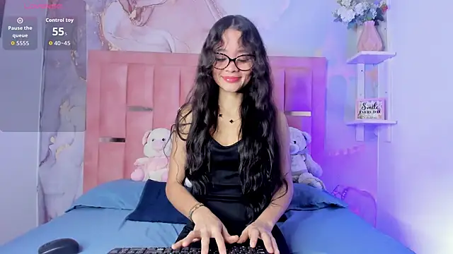 Isis Blaze online show from March 20, 3:40 am