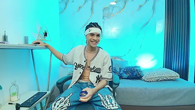 JacobBlackwell  online show from March 3, 3:35 am