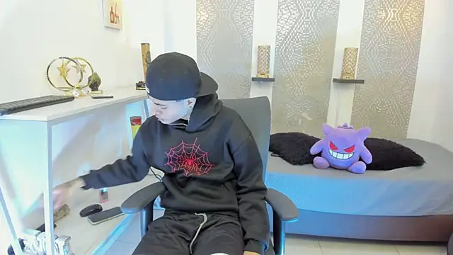 JacobBlackwell  online show from December 14, 7:30 pm