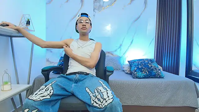 JacobBlackwell  online show from March 2, 3:40 am