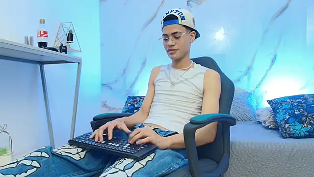 JacobBlackwell  online show from March 2, 5:08 am