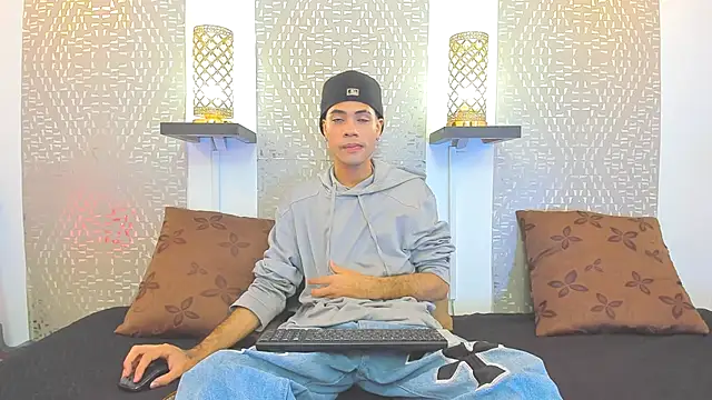 JacobBlackwell  online show from October 18, 8:00 pm