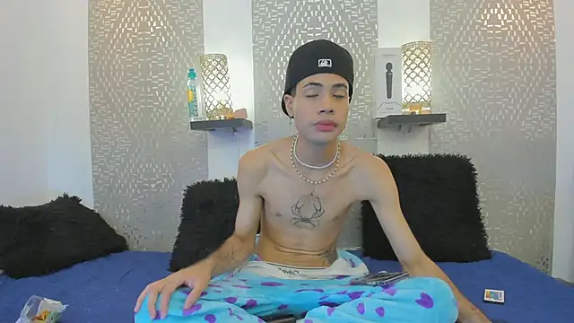 JacobBlackwell  online show from October 28, 7:46 pm