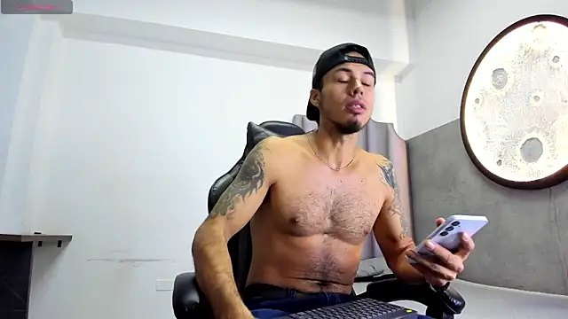 Snapshot of Rurik_Jones chatting on October 21, 11:53 am Rurik Jones online show from October 21, 11:53 am