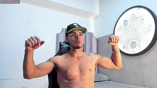 Snapshot of Rurik_Jones chatting on November 6, 12:20 pm Rurik Jones online show from November 6, 12:20 pm