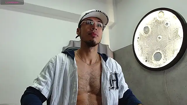 Snapshot of Rurik_Jones chatting on October 23, 11:31 am Rurik Jones online show from October 23, 11:31 am