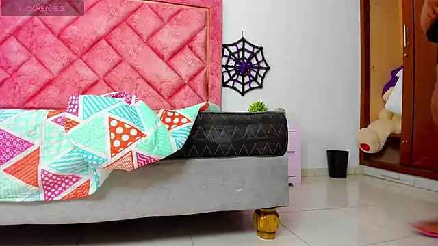 Bigasshott  online show from October 27, 7:04 pm