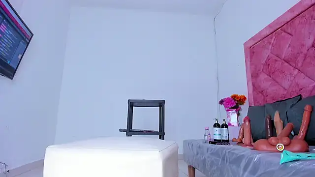 Bigasshott  online show from December 1, 8:10 pm