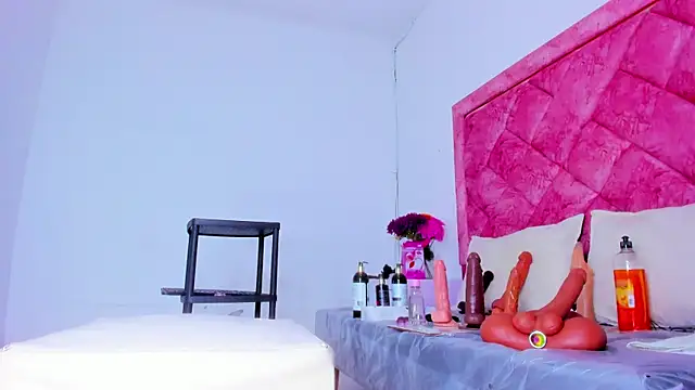 Bigasshott  online show from December 14, 7:30 pm