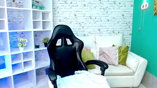 hannahjackson  online show from November 6, 11:36 am