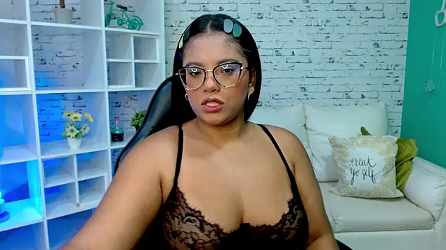 hannahjackson  online show from November 10, 11:37 am