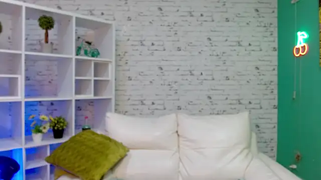 hannahjackson  online show from November 15, 11:36 am