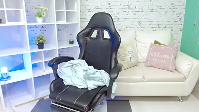 hannahjackson  online show from November 21, 11:20 am