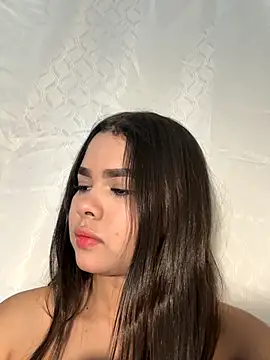 Snapshot of TianaGlow44 chatting on November 29, 1:28 am TianaGlow44 online show from November 29, 1:28 am