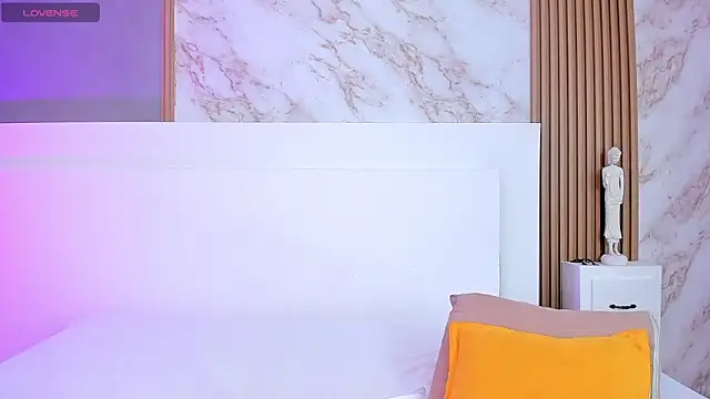 Snapshot of TianaGlow44 chatting on October 18, 12:07 pm TianaGlow44 online show from October 18, 12:07 pm