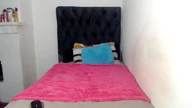 MissLola026 online show from January 14, 6:50 am