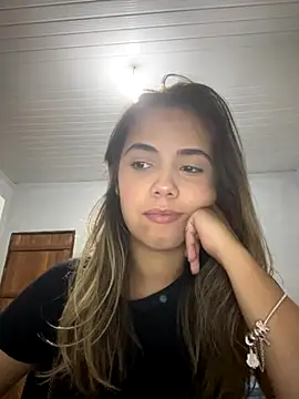 Snapshot of estrela_aguiar chatting on October 8, 11:49 pm estrela aguiar online show from October 8, 11:49 pm