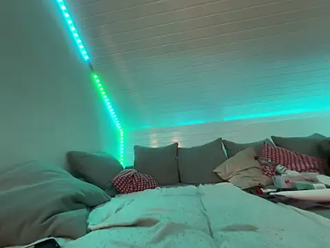 goddesemiiyy online show from December 1, 7:59 pm