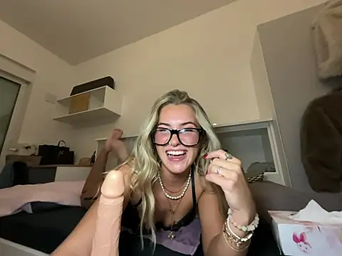 goddesemiiyy online show from January 12, 6:36 pm