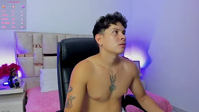 Snapshot of Daniel_Suarez18 chatting on October 15, 9:56 pm Daniel Suarez18 online show from October 15, 9:56 pm