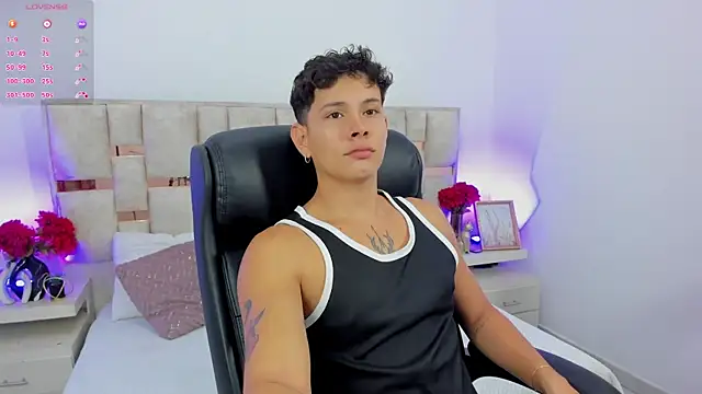 Snapshot of Daniel_Suarez18 chatting on October 10, 1:50 am Daniel Suarez18 online show from October 10, 1:50 am
