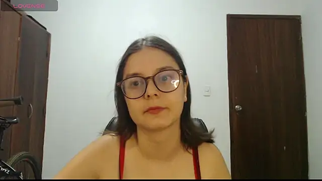 CarlaLorez online show from October 28, 1:39 am