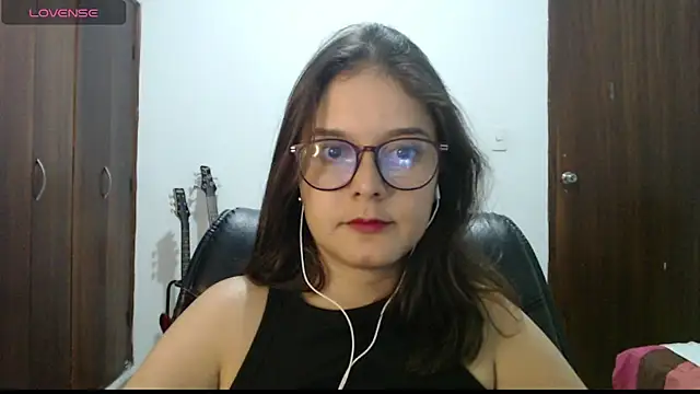 CarlaLorez online show from April 3, 4:41 am