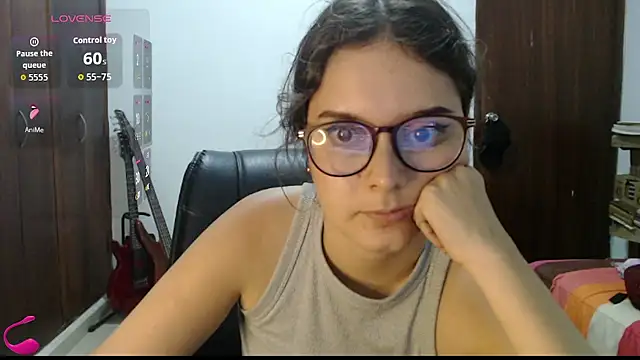 Snapshot of CarlaLorez chatting on May 31, 2:17 am CarlaLorez online show from May 31, 2:17 am