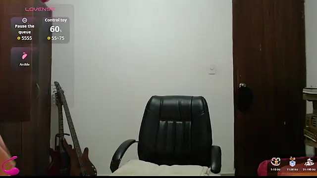 Snapshot of CarlaLorez chatting on June 3, 1:39 am CarlaLorez online show from June 3, 1:39 am