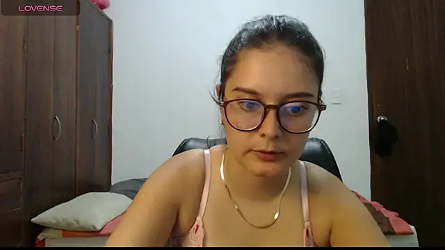 Snapshot of CarlaLorez chatting on June 14, 2:19 am CarlaLorez online show from June 14, 2:19 am