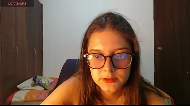 Snapshot of CarlaLorez chatting on July 14, 2:05 am CarlaLorez online show from July 14, 2:05 am