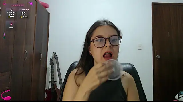 Snapshot of CarlaLorez chatting on May 18, 8:57 pm CarlaLorez online show from May 18, 8:57 pm
