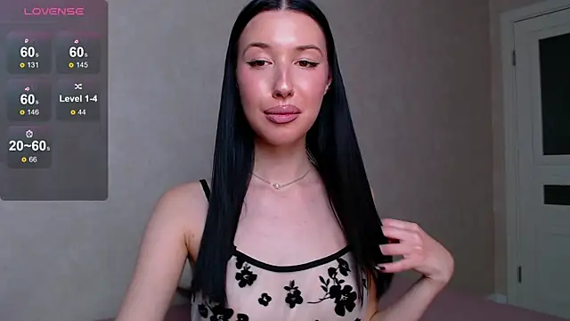 Isabella Fontana online show from October 8, 11:01 am
