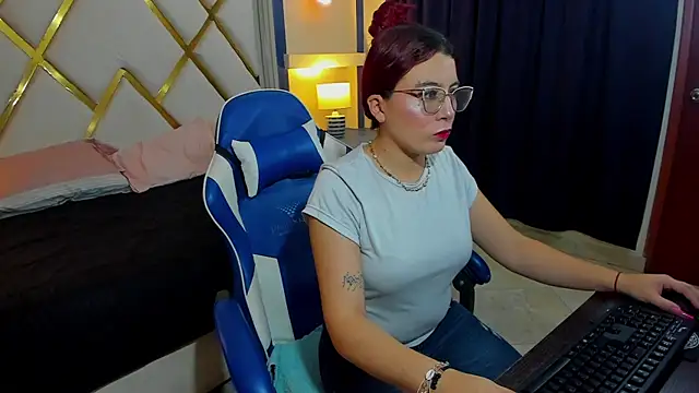 Snapshot of allison_mc chatting on July 16, 12:13 pm allison mc online show from July 16, 12:13 pm