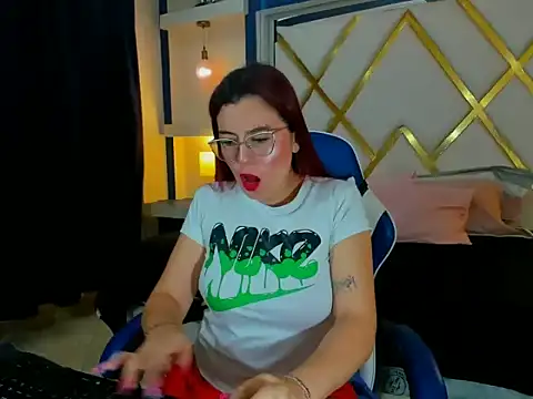 Snapshot of allison_mc chatting on July 5, 3:33 am allison mc online show from July 5, 3:33 am