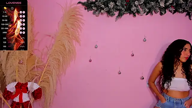 Snapshot of Pink_hell222 chatting on November 29, 1:39 am Pink hell222 online show from November 29, 1:39 am