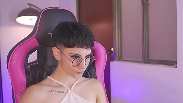 Giia Moretti  online show from October 10, 1:56 pm