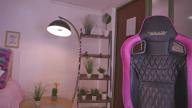 Giia Moretti  online show from November 10, 7:19 pm