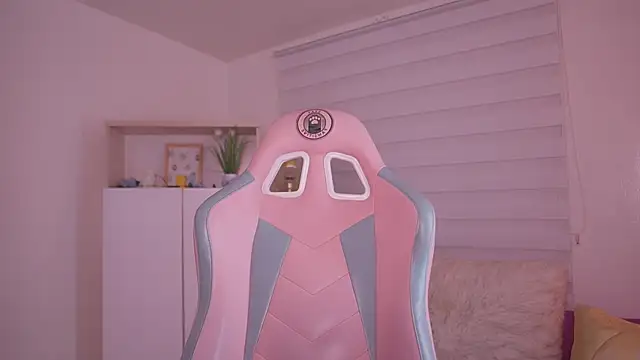 Giia Moretti  online show from November 18, 8:45 pm