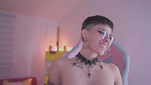 Giia Moretti  online show from November 21, 1:59 am