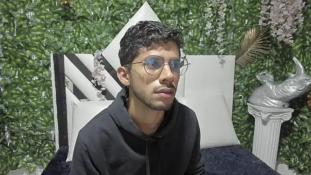 Snapshot of ALANVILLA_LOBO chatting on October 15, 6:49 pm ALANVILLA LOBO online show from October 15, 6:49 pm