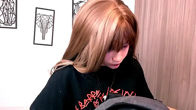 EmuOtori online show from October 21, 3:11 pm