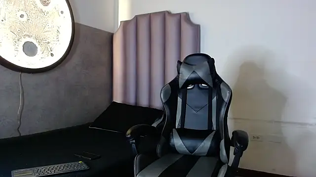 brianna-03 online show from December 2, 4:14 am