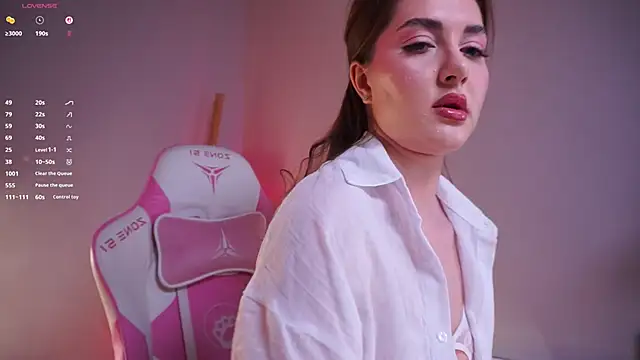 LureOfEva online show from March 15, 8:38 pm