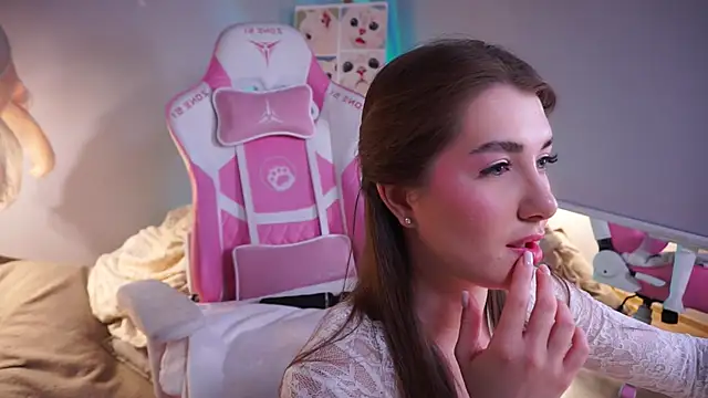 LureOfEva online show from March 6, 8:48 pm