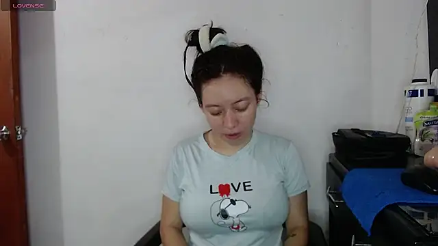 Snapshot of Damara_Rolands- chatting on November 5, 6:22 pm Damara Rolands- online show from November 5, 6:22 pm