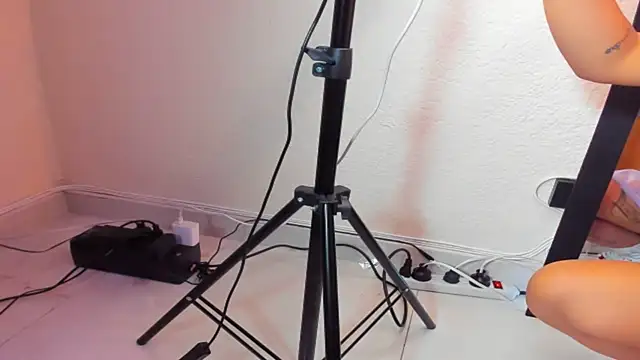 Snapshot of scarlette_foxx chatting on December 15, 11:10 pm scarlette foxx online show from December 15, 11:10 pm