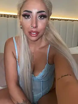 Snapshot of zara_bellexx chatting on July 24, 12:28 am zara bellexx online show from July 24, 12:28 am