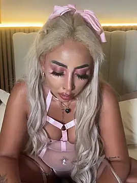 Snapshot of zara_bellexx chatting on July 15, 8:49 pm zara bellexx online show from July 15, 8:49 pm